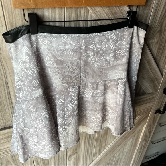 NWT - Express Flowy Miniskirt - Picture 3 of 12
